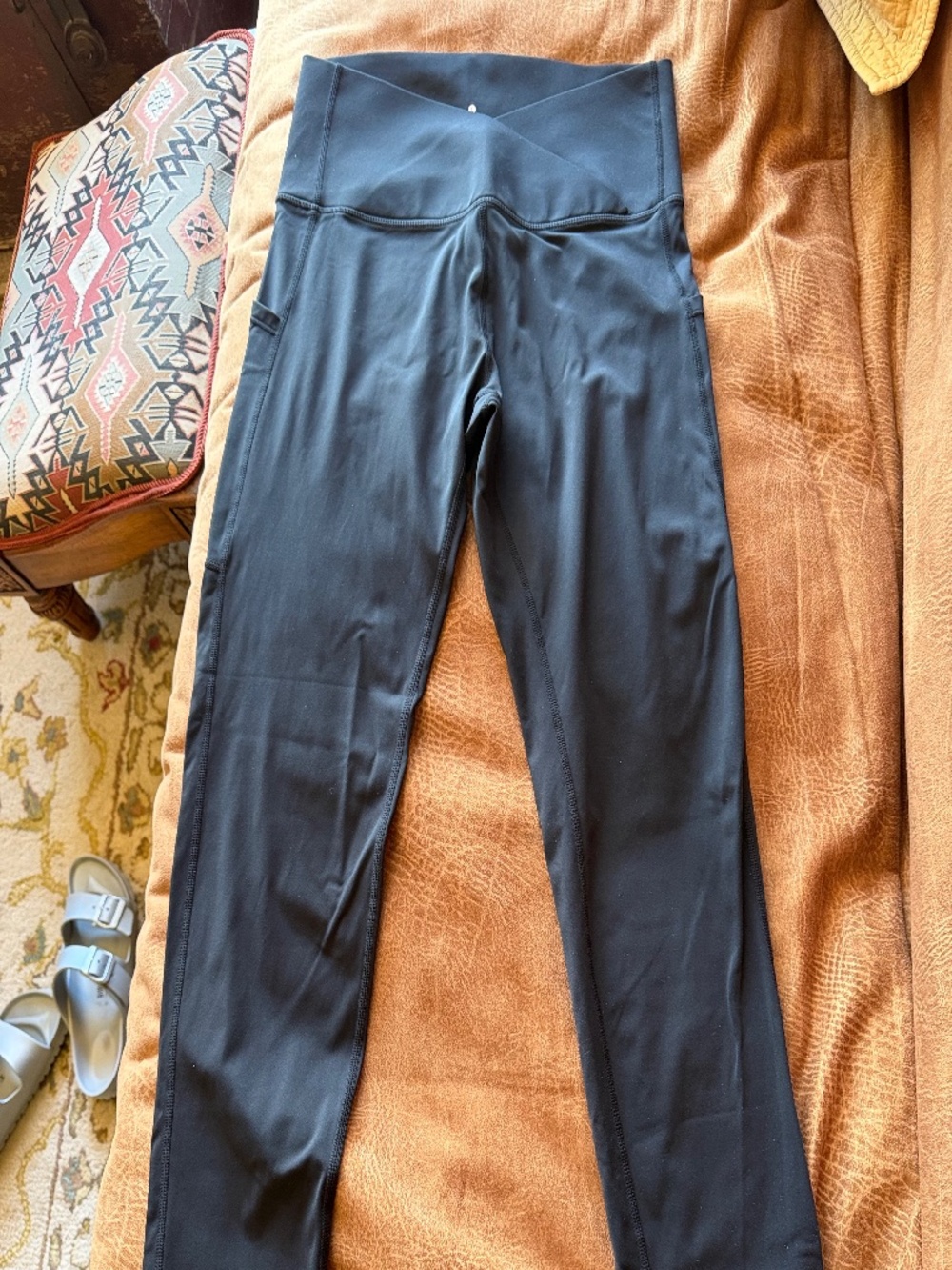 Black Cross-front V leggings